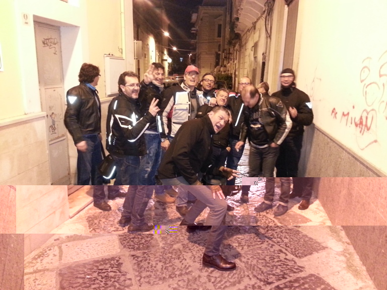 ...passeggiata digestiva per le vie del centro storico di Brindisi......