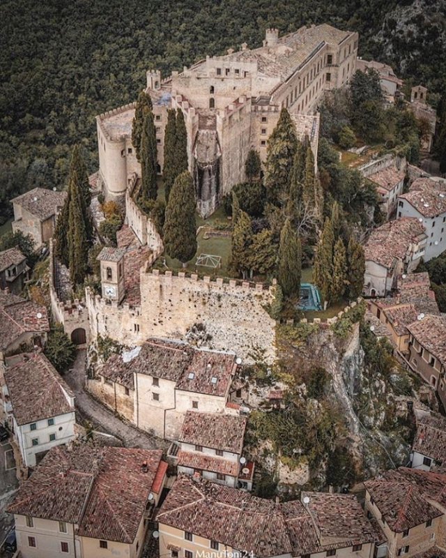 rocca sinibalda.jpg